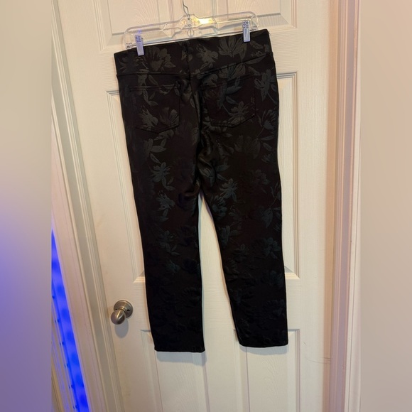 Soft Surroundings Ponte Twilight Floral Leggings Size Medium. Style# 2EX28 . - Picture 3 of 6